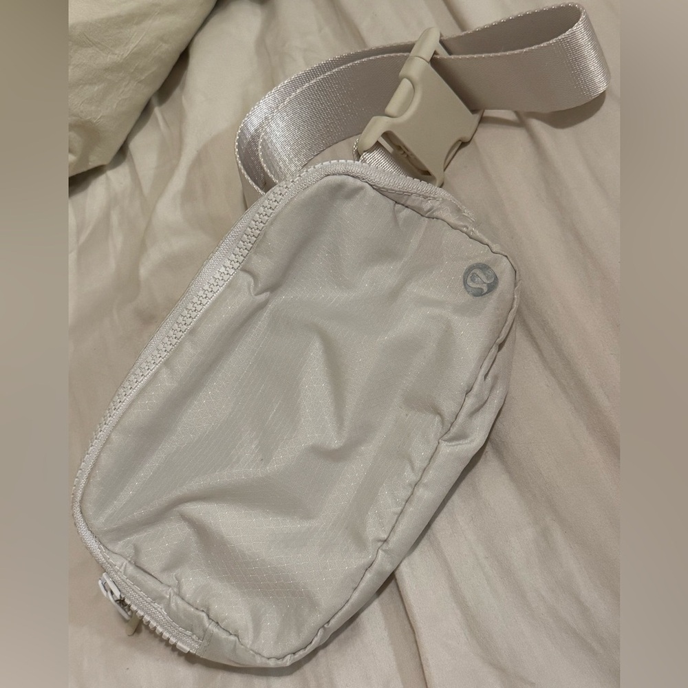 LULULEMON waist pouch belt bag